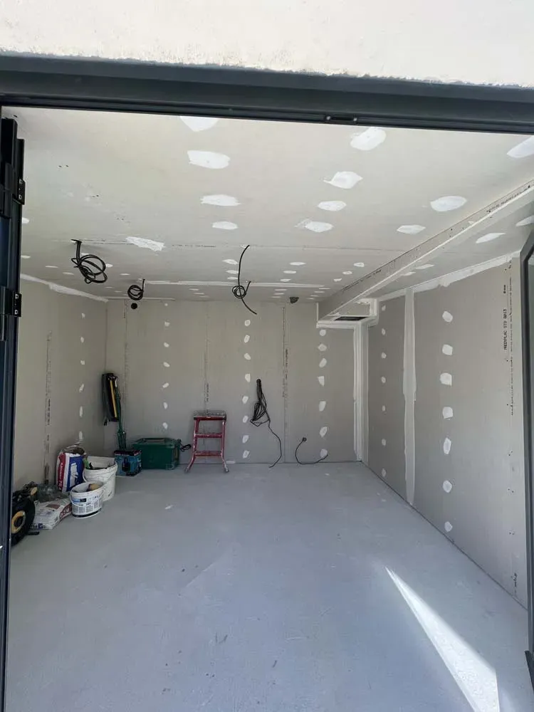 Plaquiste à Châteauneuf-les-Martigues